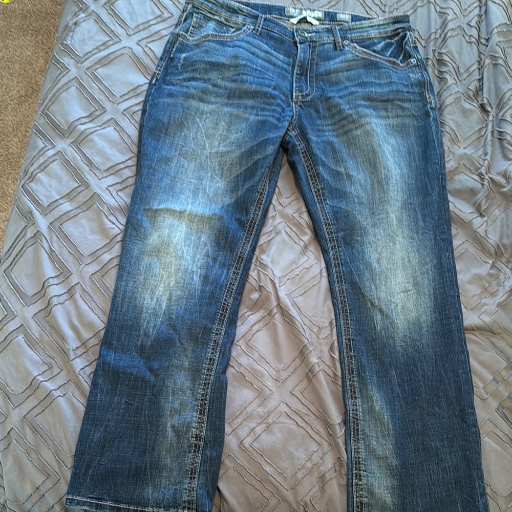 Like new Men’s BKE Tyler straight leg denim